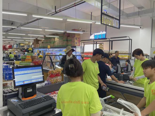 挝磨丁快乐购生活超市高效收银澳门新葡京【棒仔科技】助力老(图4) 挝磨丁快乐购生活超市高效收银澳门新葡京【棒仔科技】助力老(图4)